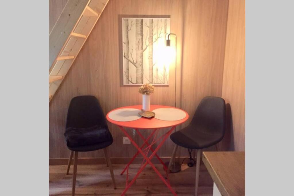 Adorable Cabane Dans Un Espace Boise Saint-Junien Exteriör bild