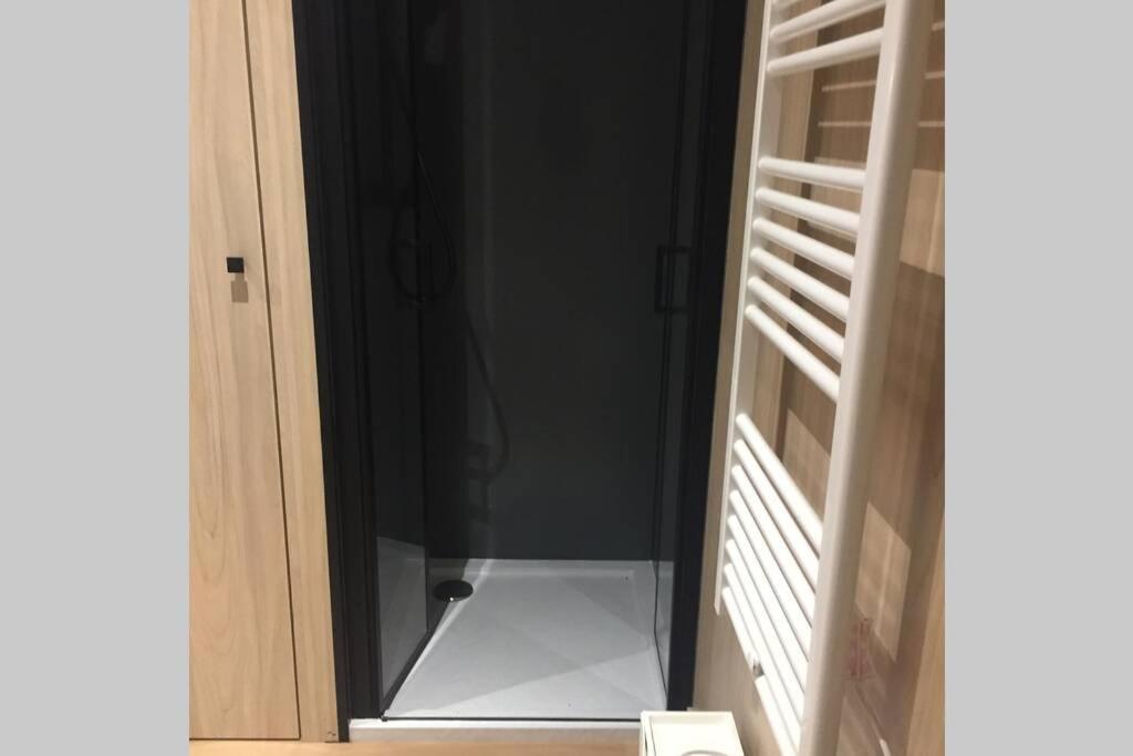 Adorable Cabane Dans Un Espace Boise Saint-Junien Exteriör bild