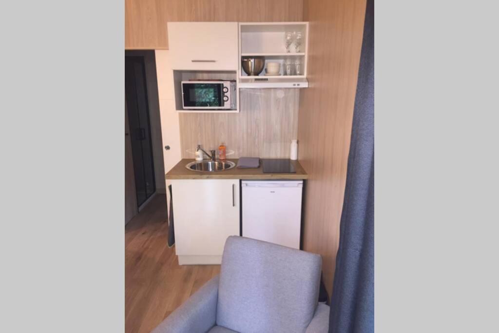 Adorable Cabane Dans Un Espace Boise Saint-Junien Exteriör bild