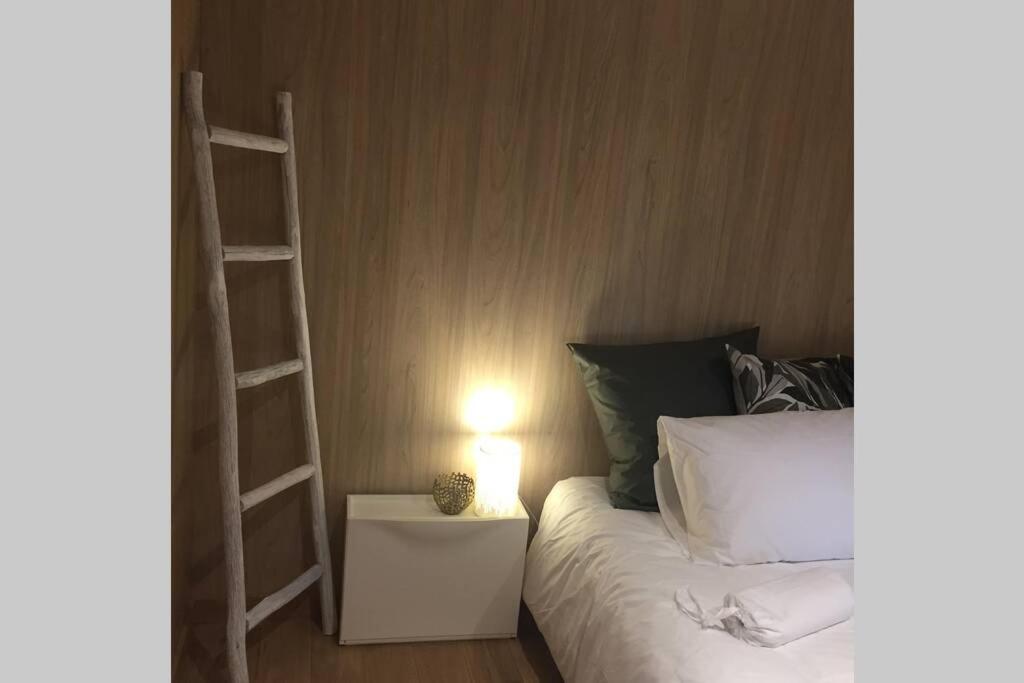 Adorable Cabane Dans Un Espace Boise Saint-Junien Exteriör bild